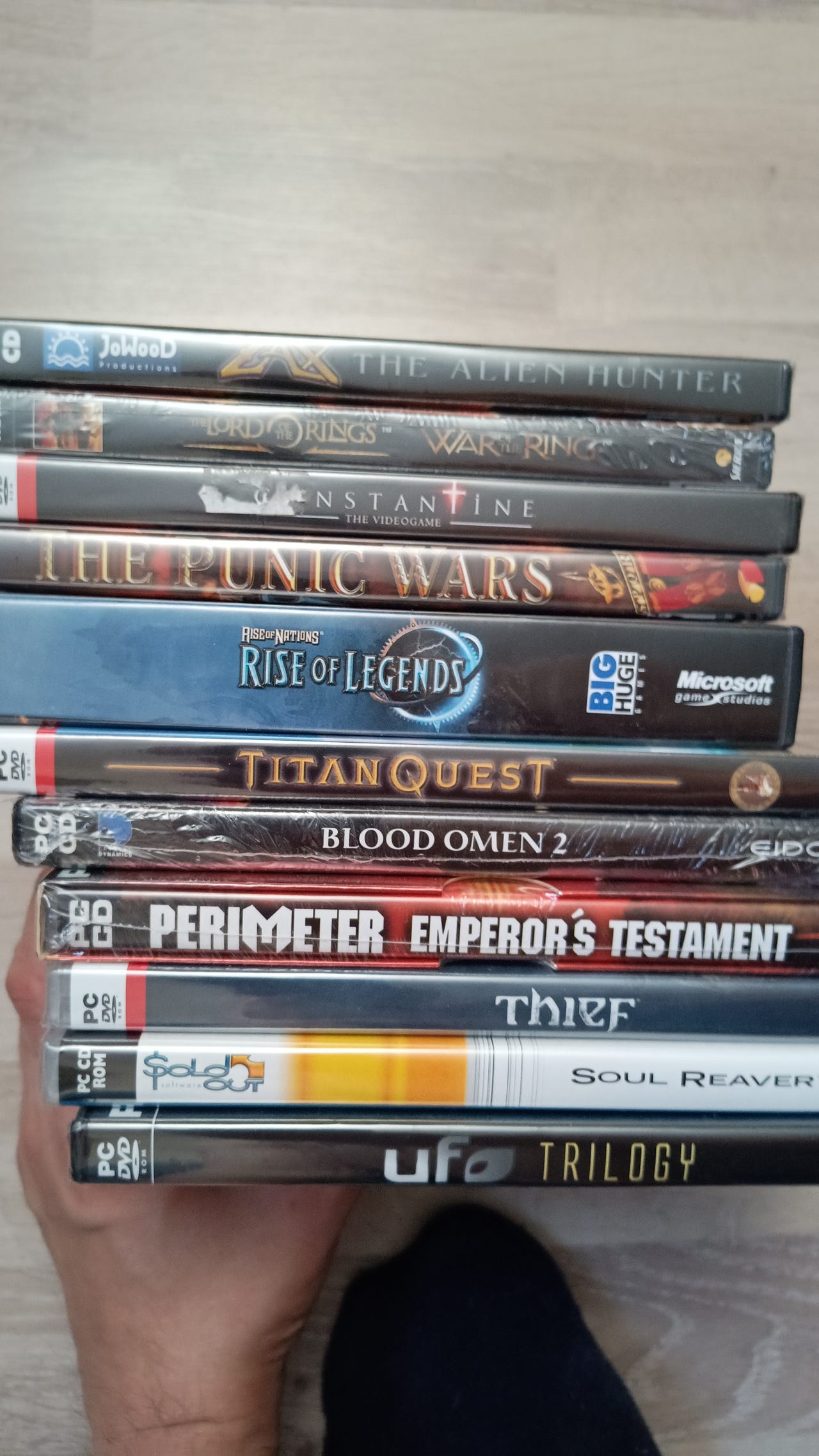 PC SEALED PELEJÄ PAKETTINA