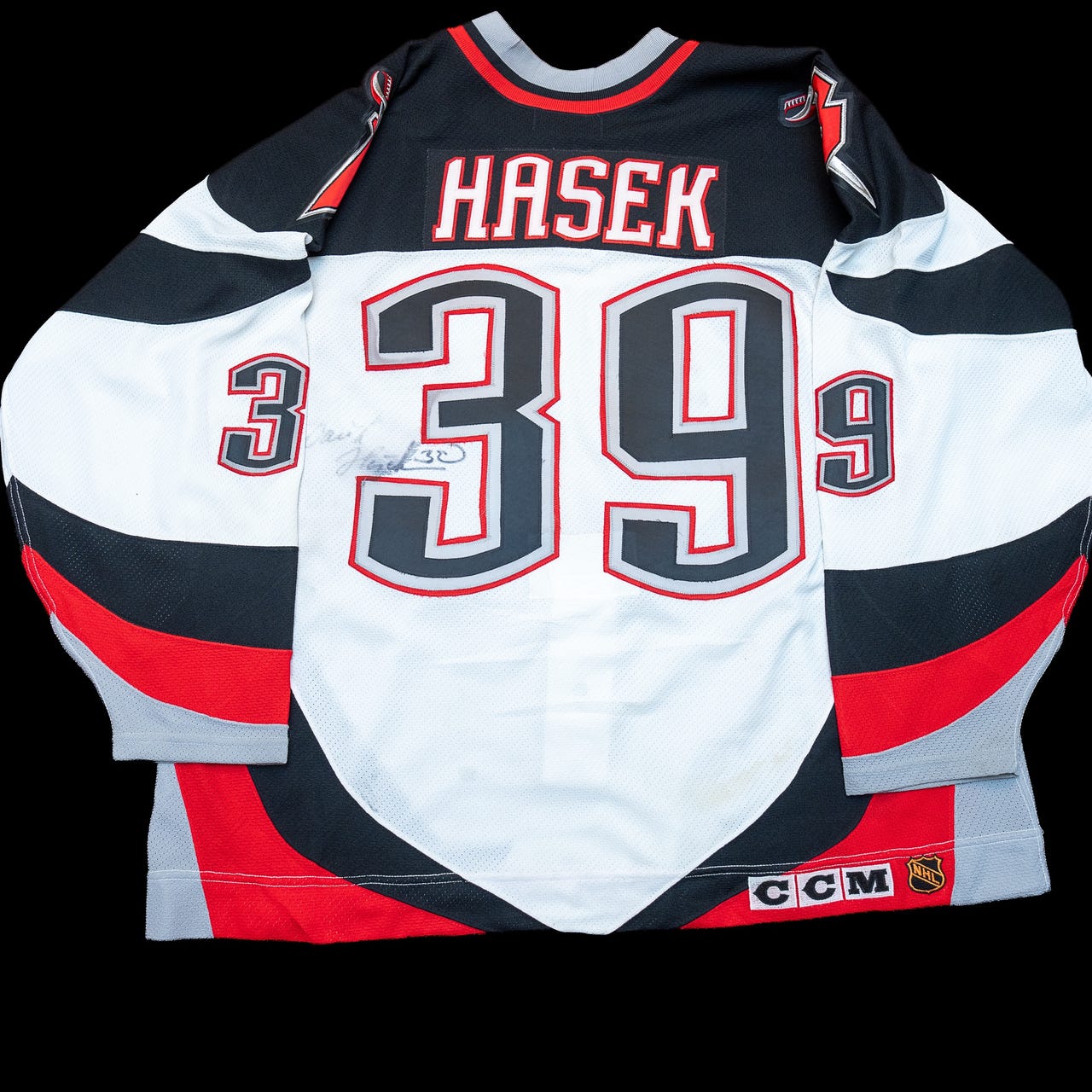 Dominik Hasek Buffalo Sabres CCM Center Ice Made in Canada nimmar