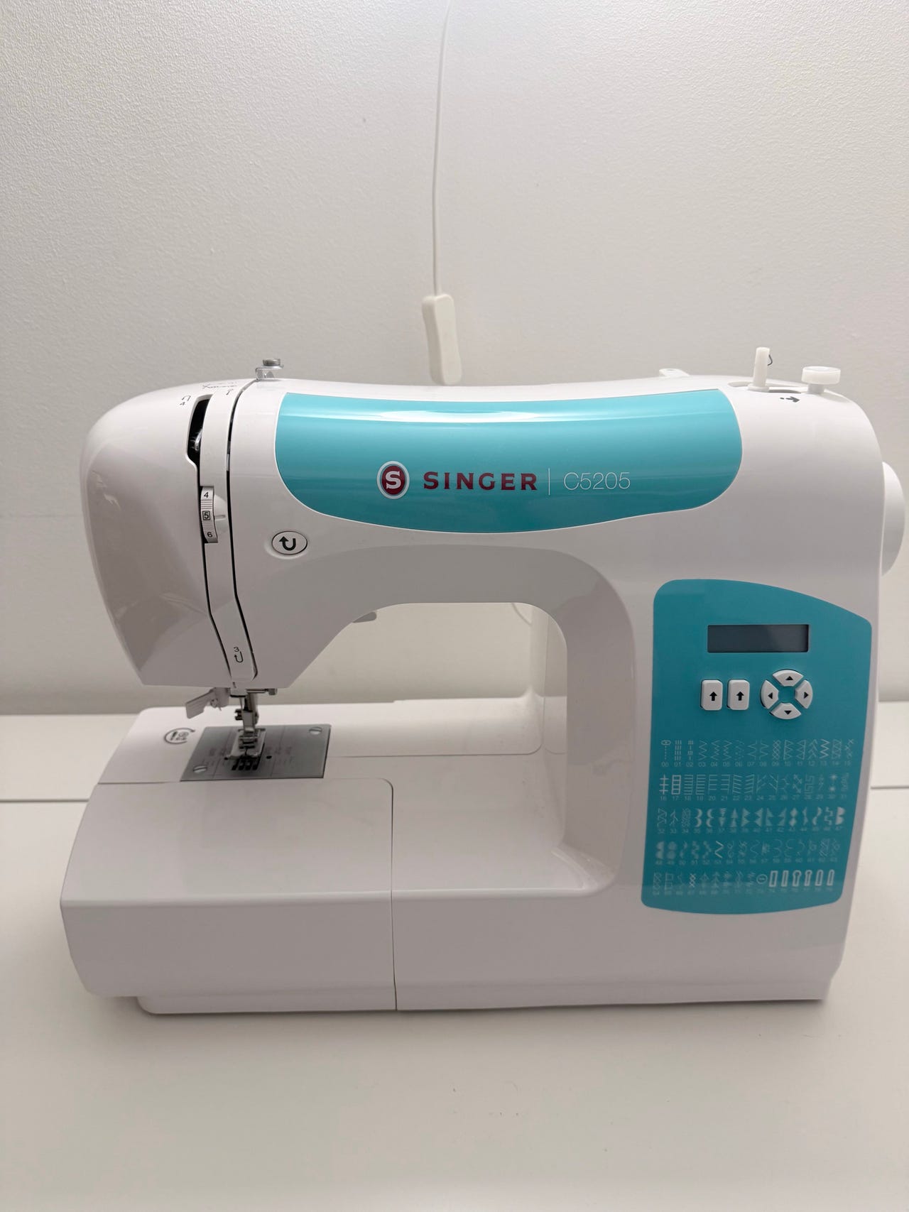 Singer C5205 ompelukone ja lisätarvikkeita