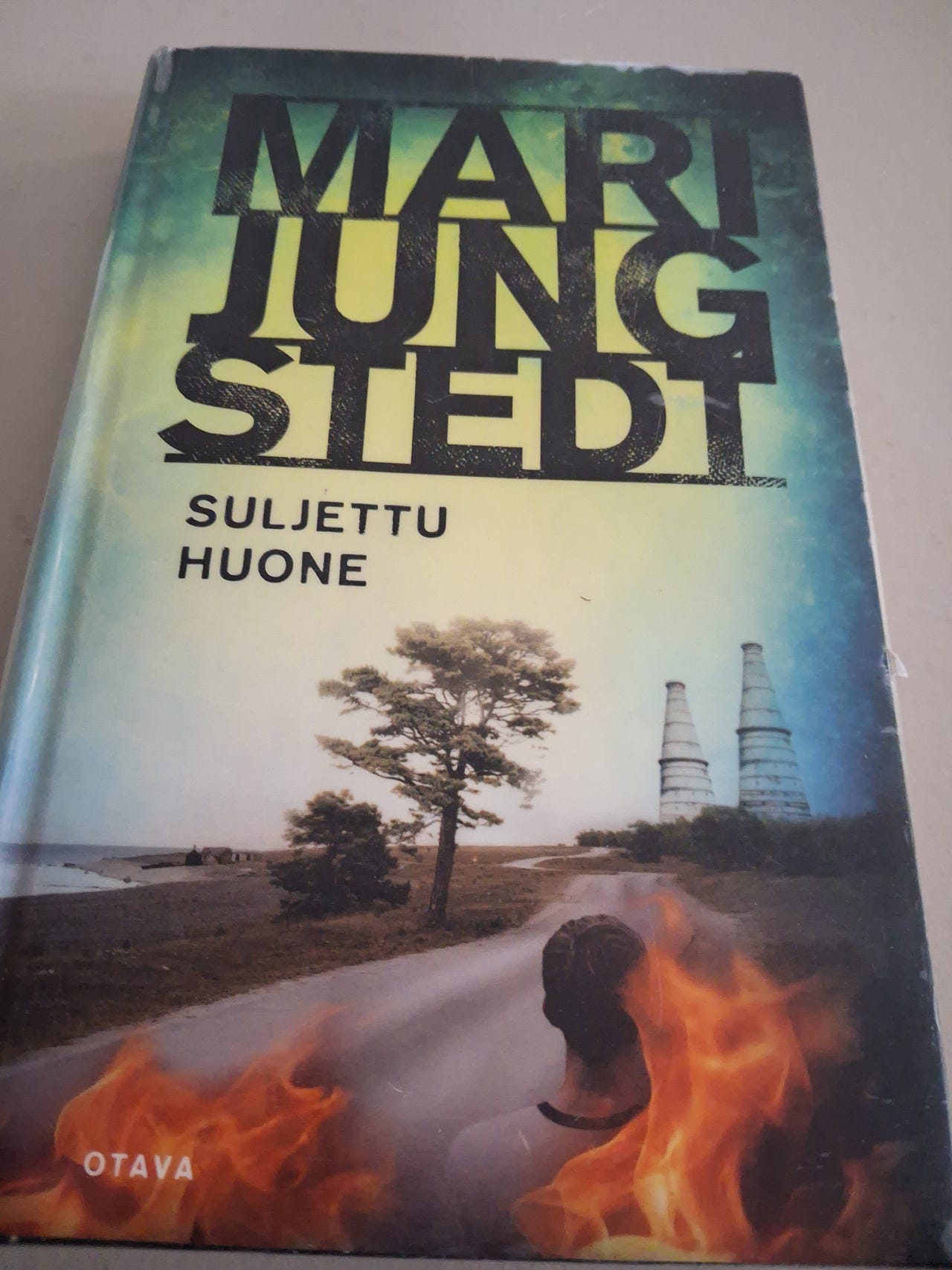 Mari Jungstedt Suljettu huone kirja