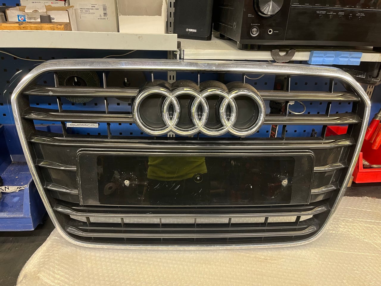 Audi a6 etusäleikkö