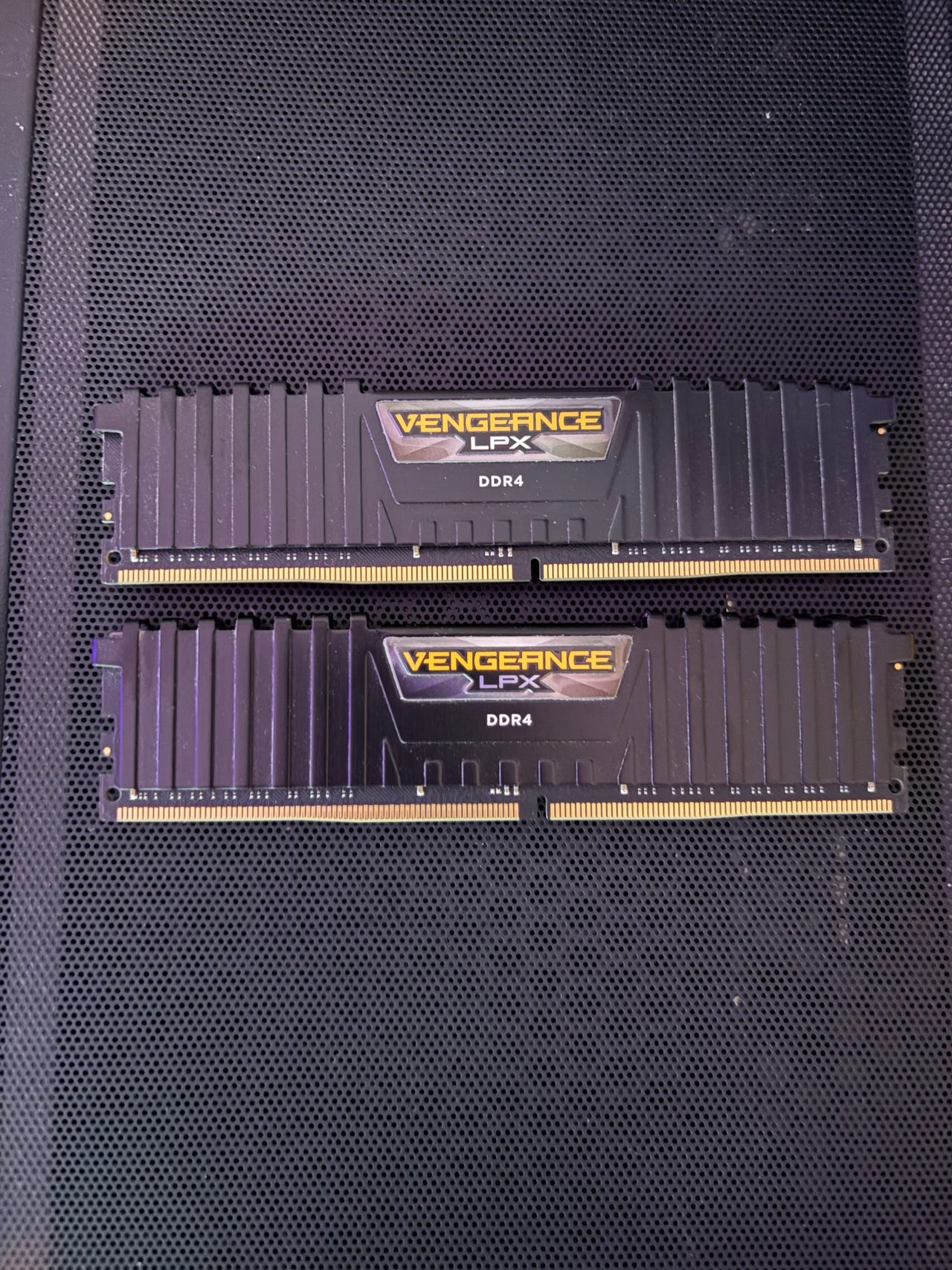 Corsair Vengeance LPX DDR4 RAM-muistit