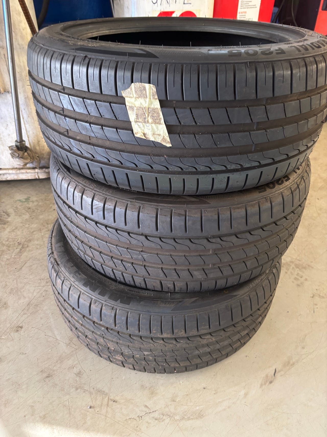 3 KPL hyväkuntoisia renkaita 225/45/17