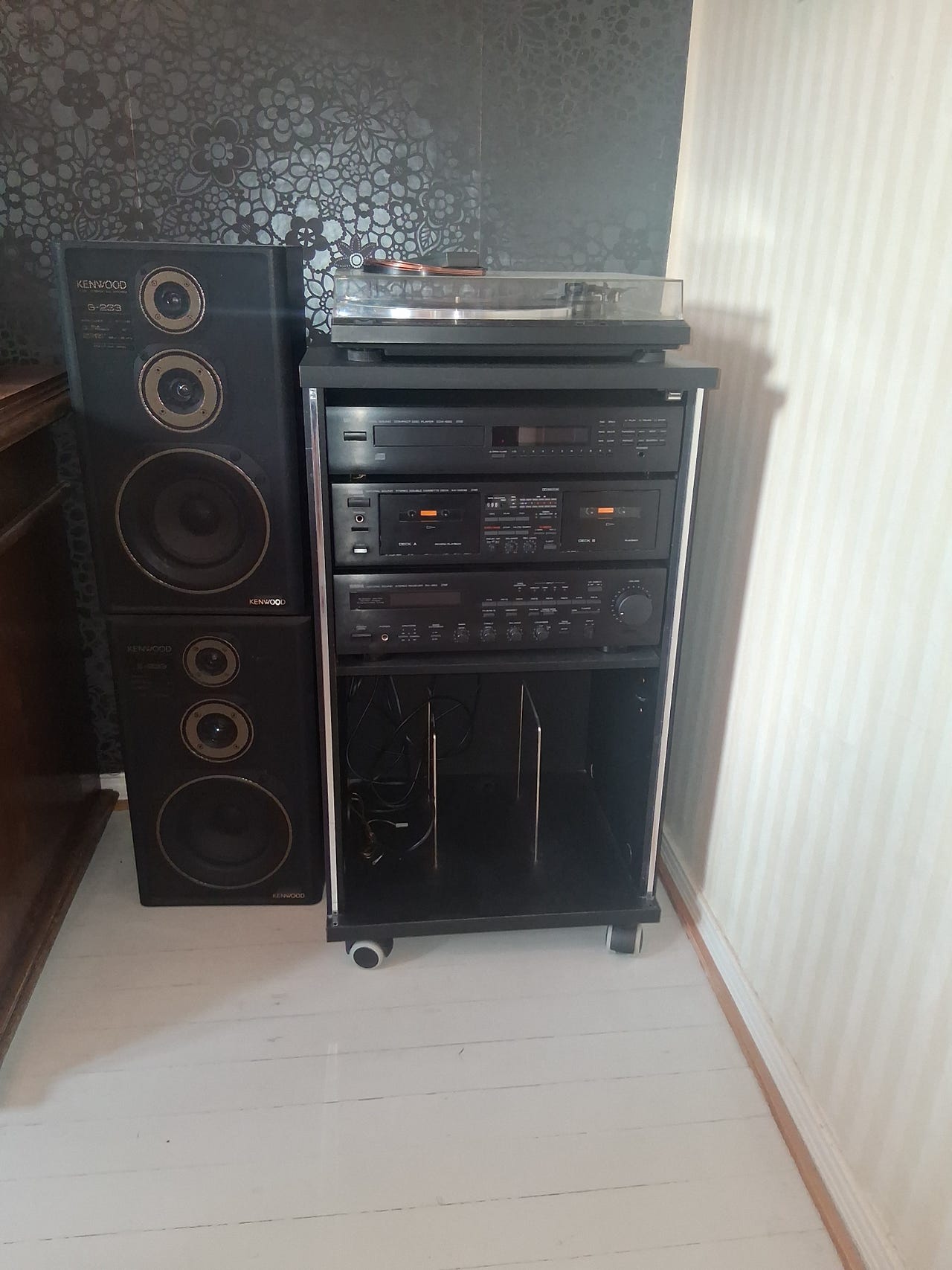 Yamaha stereot ja Kenwood kajarit