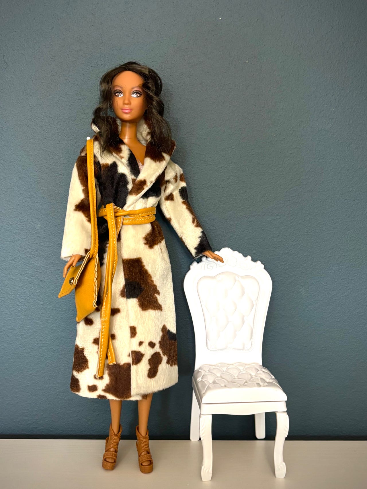 Mattel nukke ja asukokonaisuus