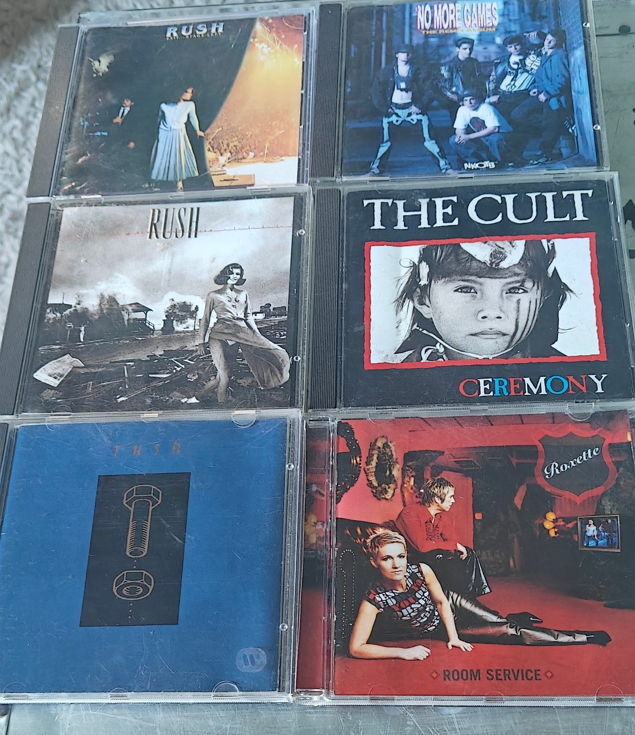 Rush ja The Cult CD-levyjä, 6 kpl