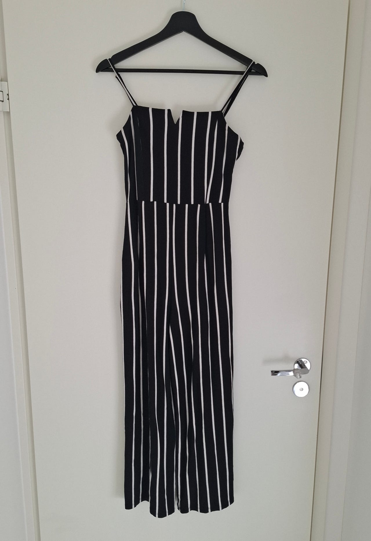 Bershka mustavalkoinen haalari, S
