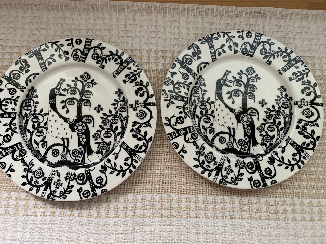 Iittala lautaset mustavalkoinen kuviollinen