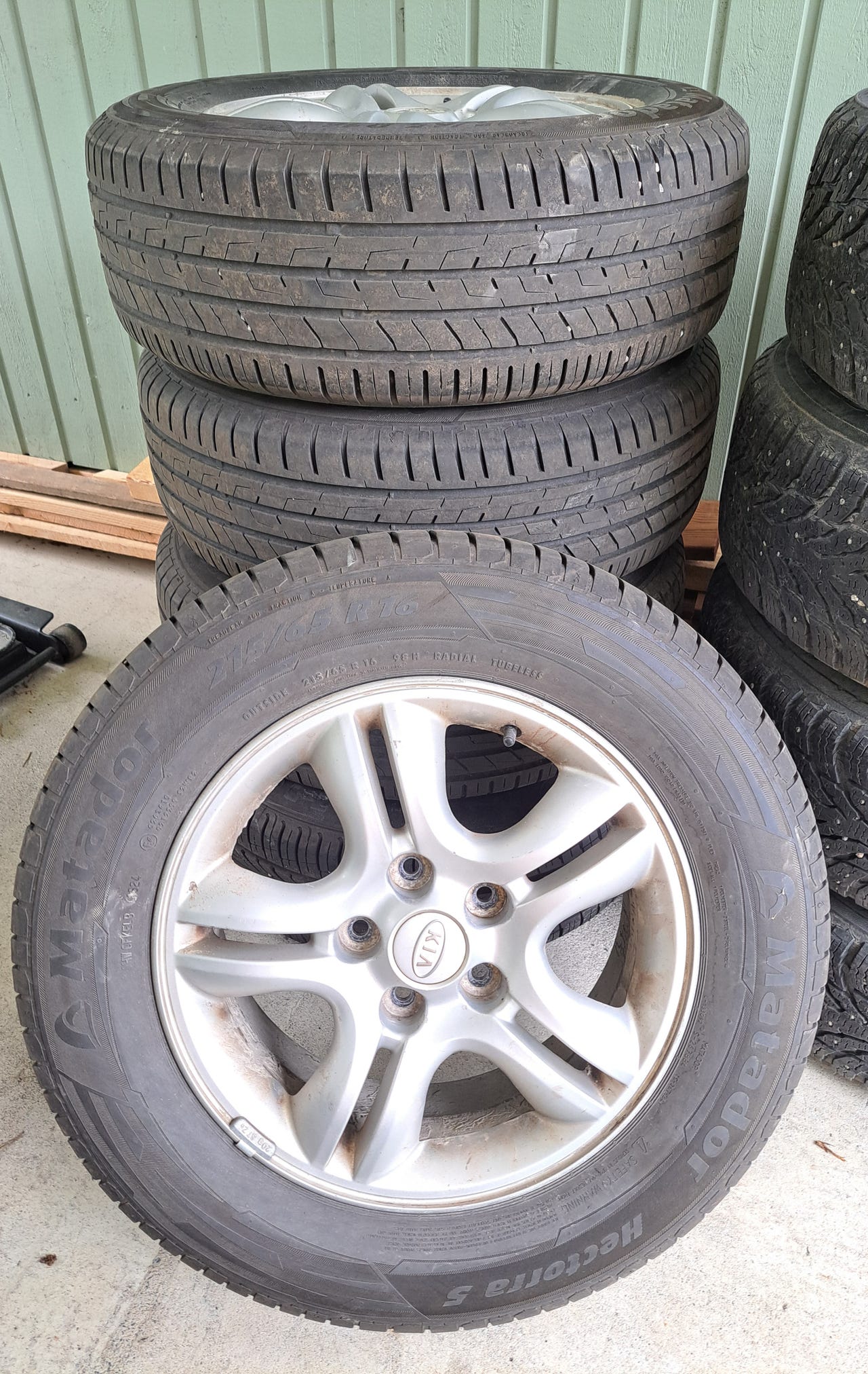 Matador 215/65 R16 kesärenkaat Kia Sportage II vanteilla