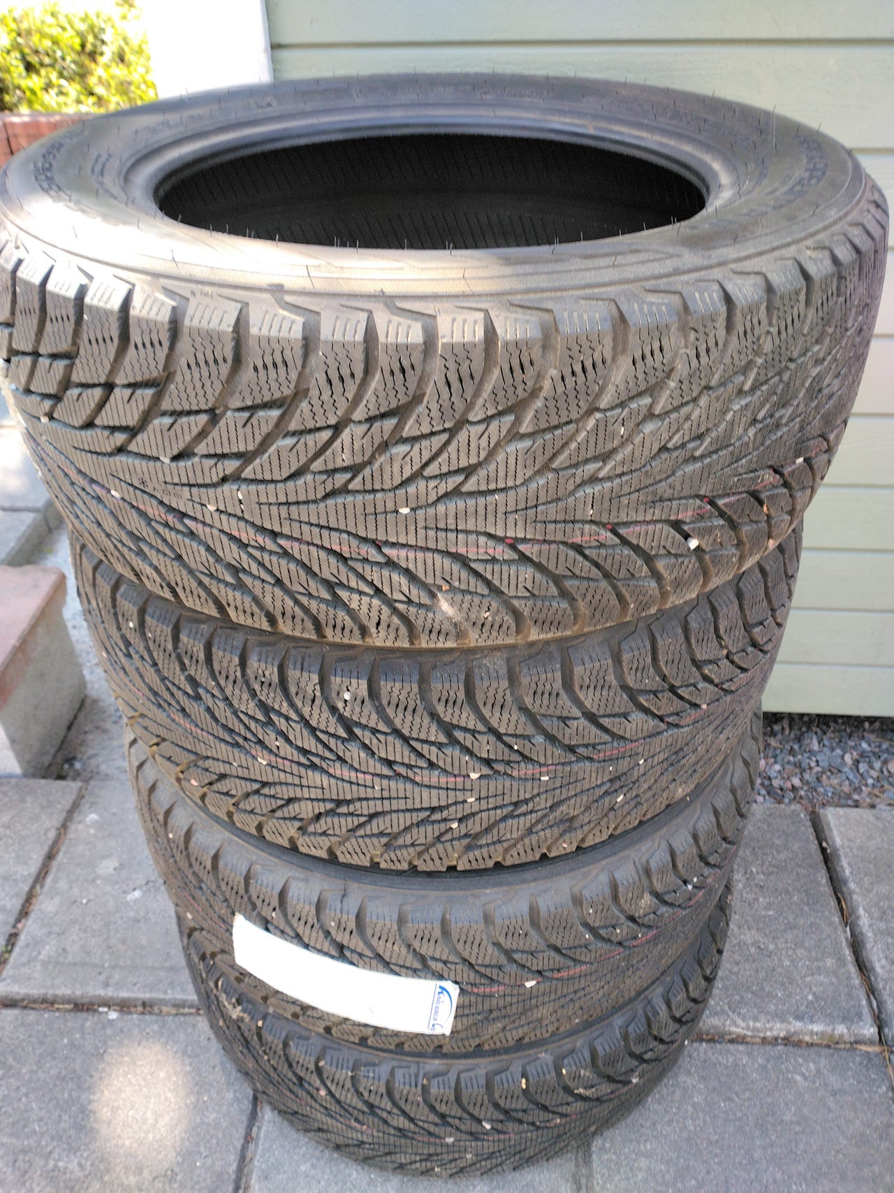 M+S Nokian Hakkapeliitta R2