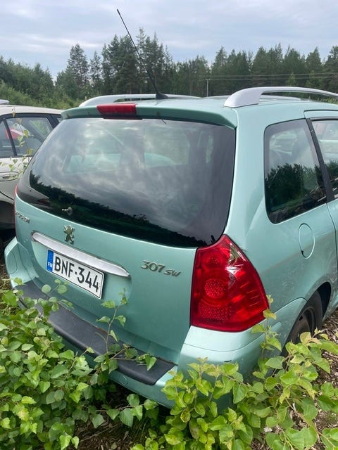 Myydään Peugeot 307 1.6 bensa varaosina
