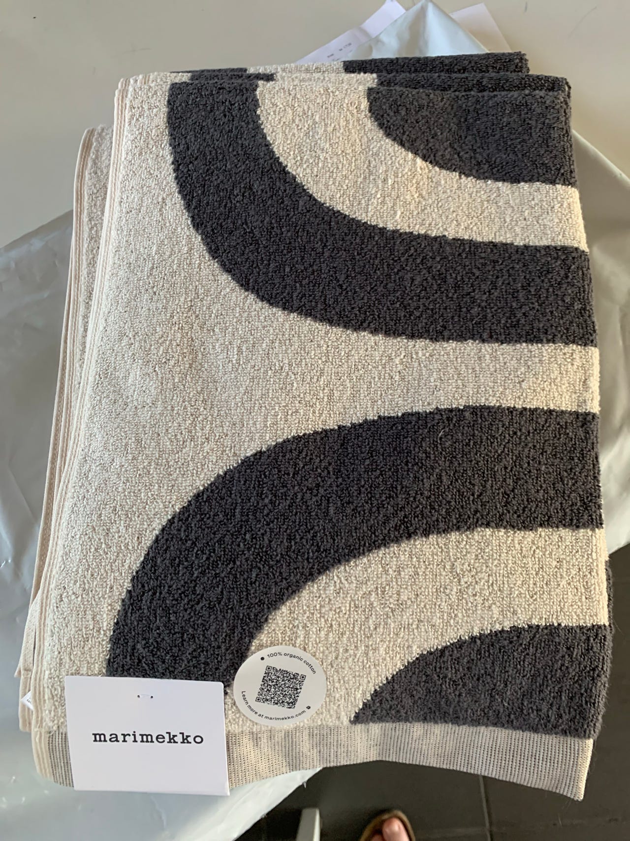 Marimekko melooni pyyheliina 50x70cm 100 % luomupuuvillaa musta–v