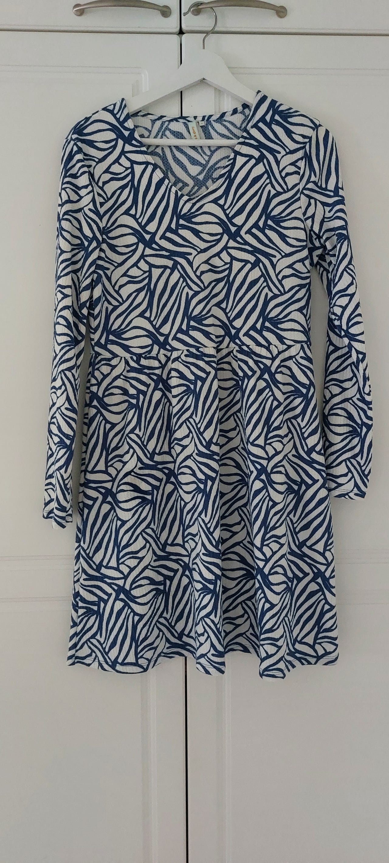 Pitkähihainen mekko