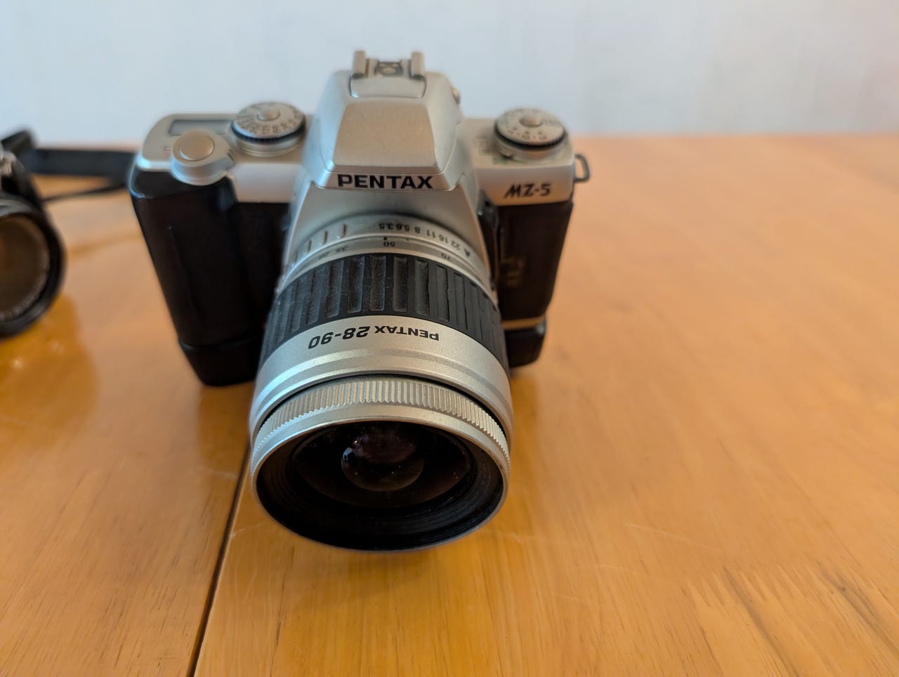 Pentax mz-5 28-90mm kittilinssi