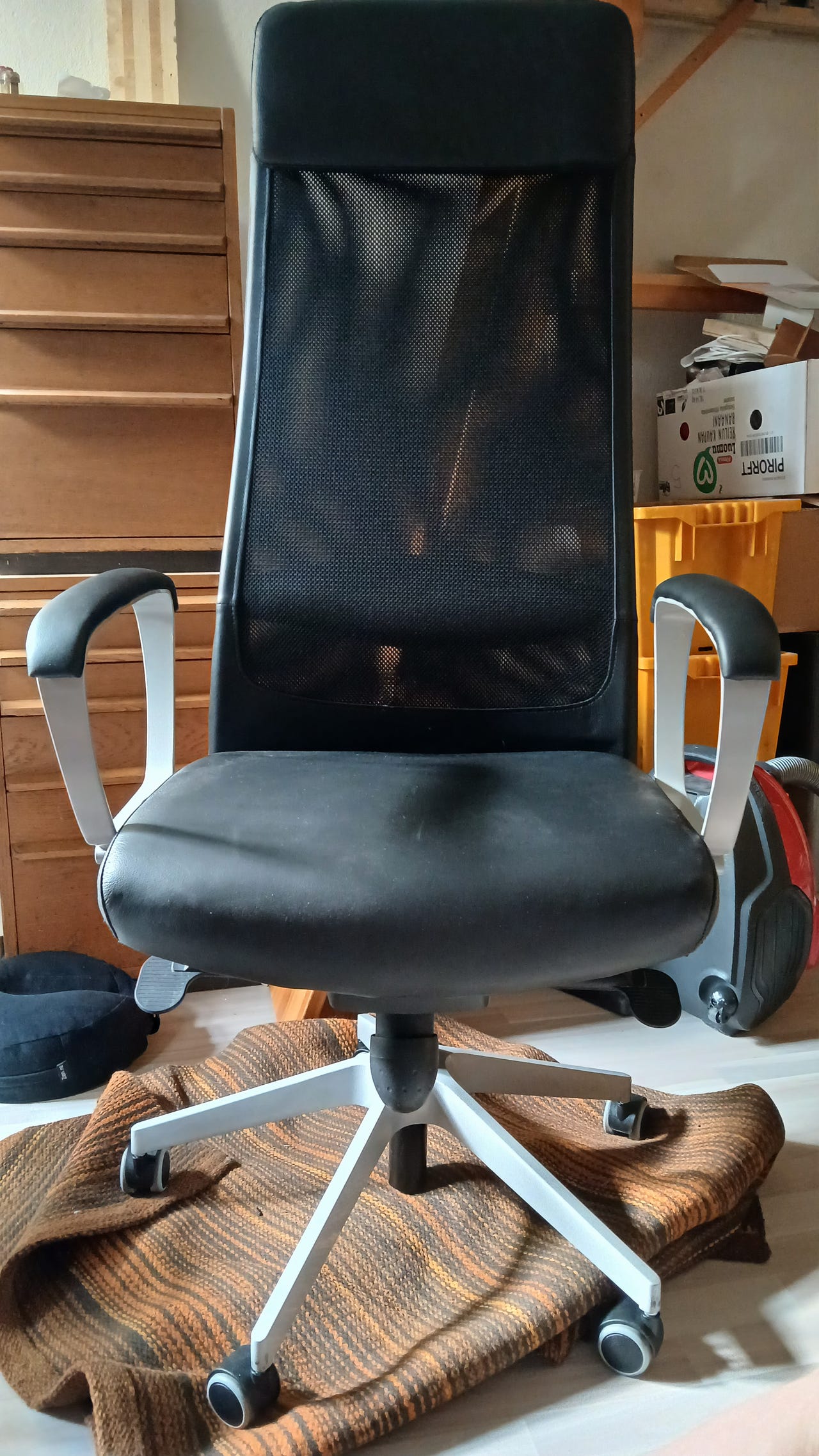 käyttömätön MARKUT tuoli