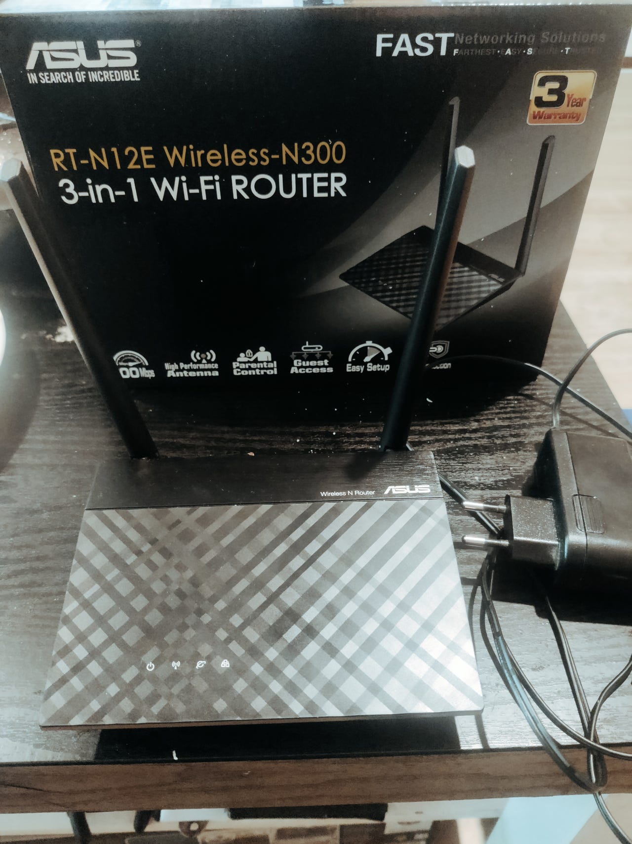 Asus RT-N12E wireles N300 reititin