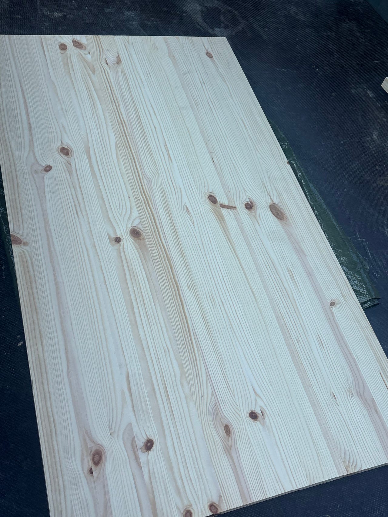 Mäntylevy ja mäntylaudat n. 60 x 120 cm