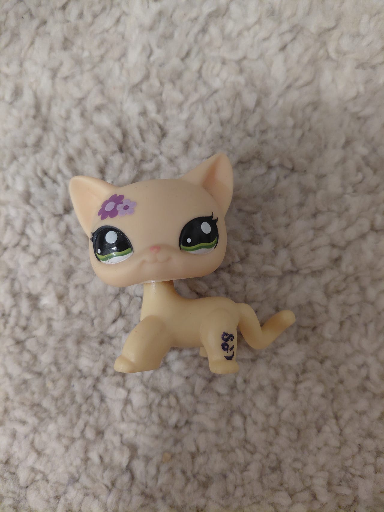 Littlest Pet Shop kissafiguuri vaalea