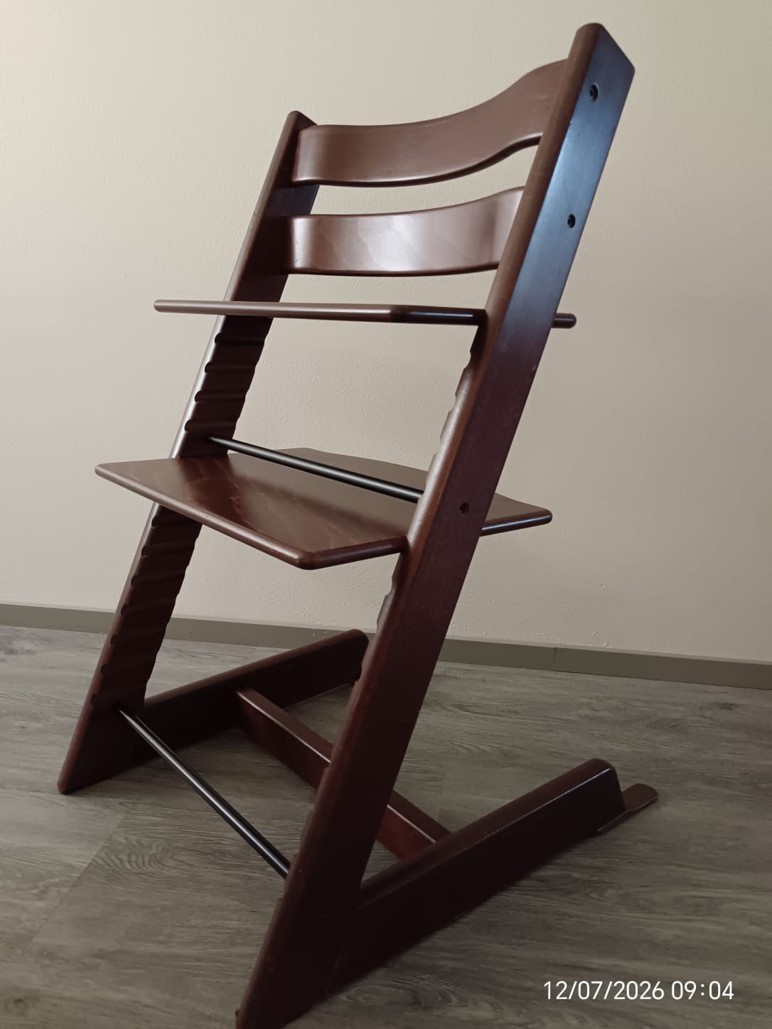 Stokke Tripp Trapp syöttötuoli + kaatumistueet (Pähkinä / Ruskea)