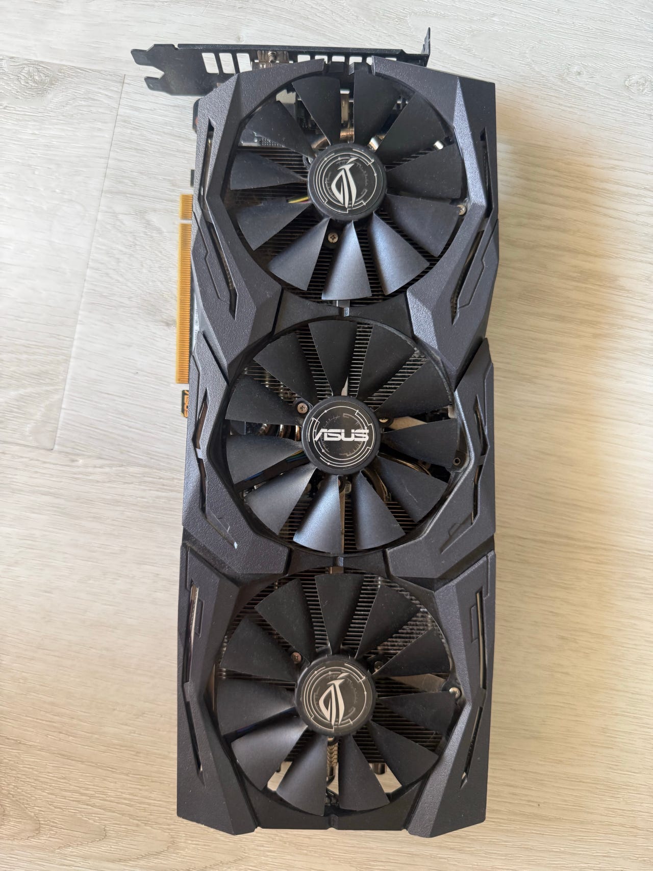 RTX 2070 Asus ROG Strix näytönohjain