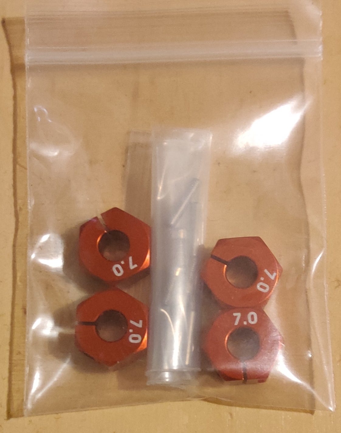Alumiini hexit 12mm/sisäreikä 5mm
