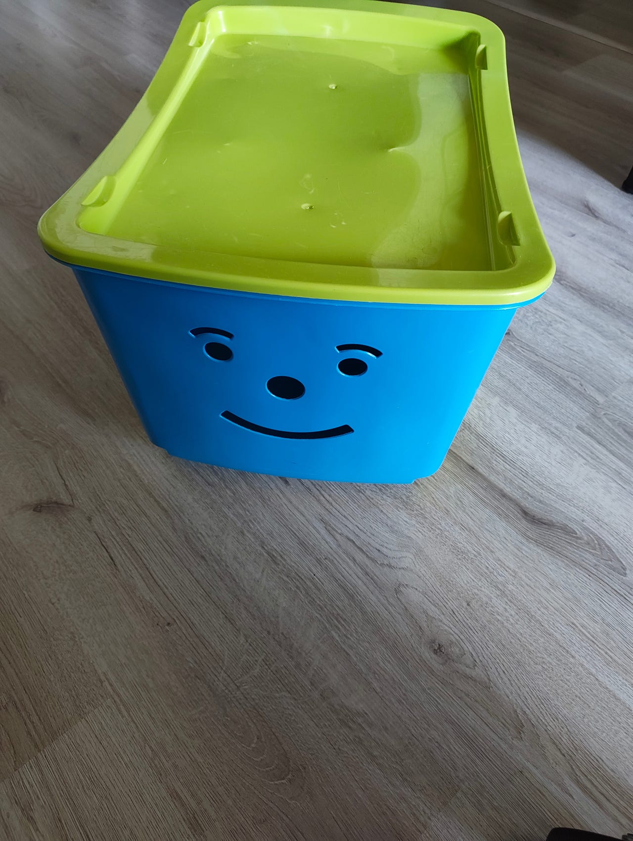 Lelulaatikko pyörillä