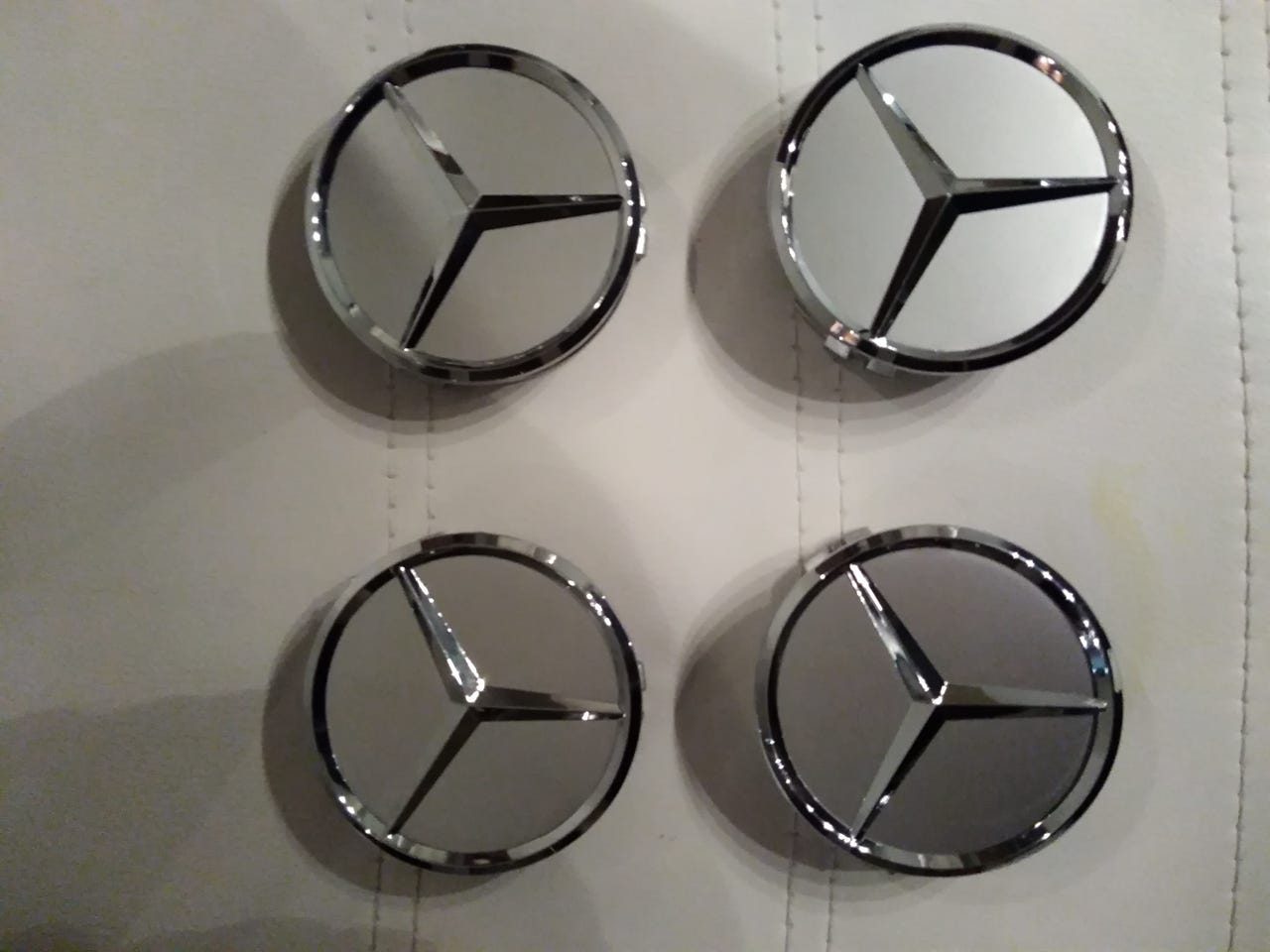 Mercedes Benz keskikupit 75mm hopeiset