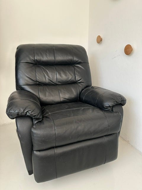 Musta lepotuoli recliner