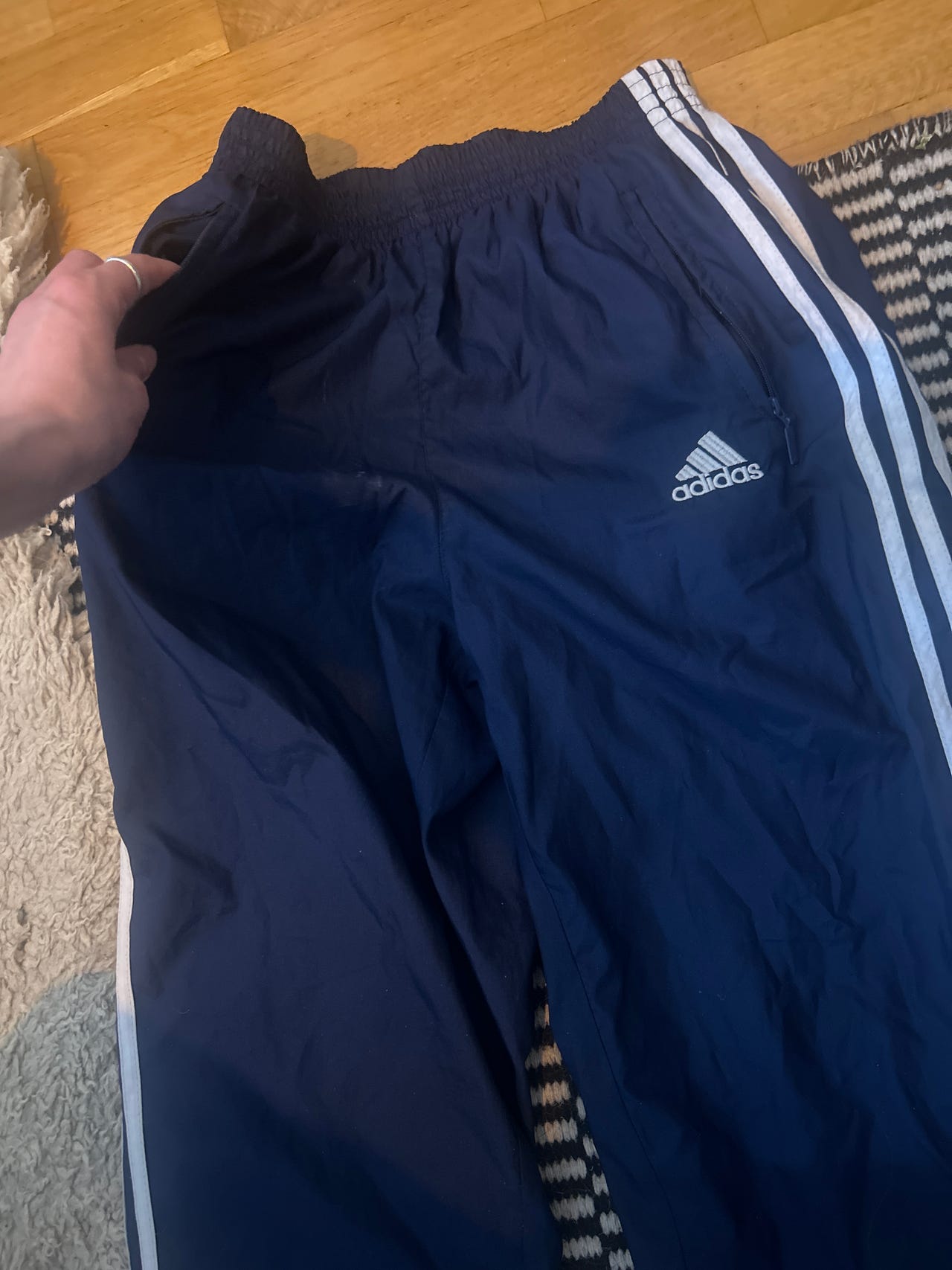 Adidas tuulihousut koko L sininen