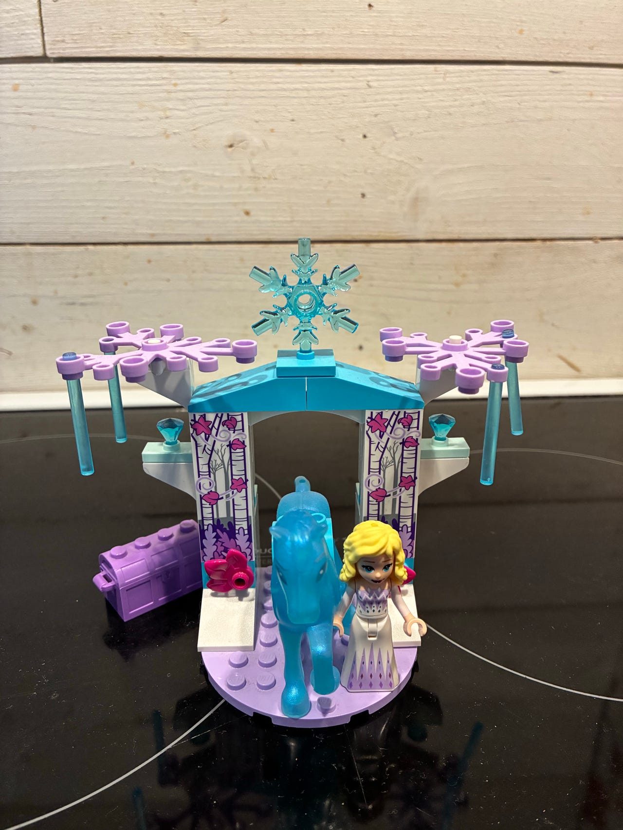 LEGO Elsan ja Nokkin jäätalli 43209