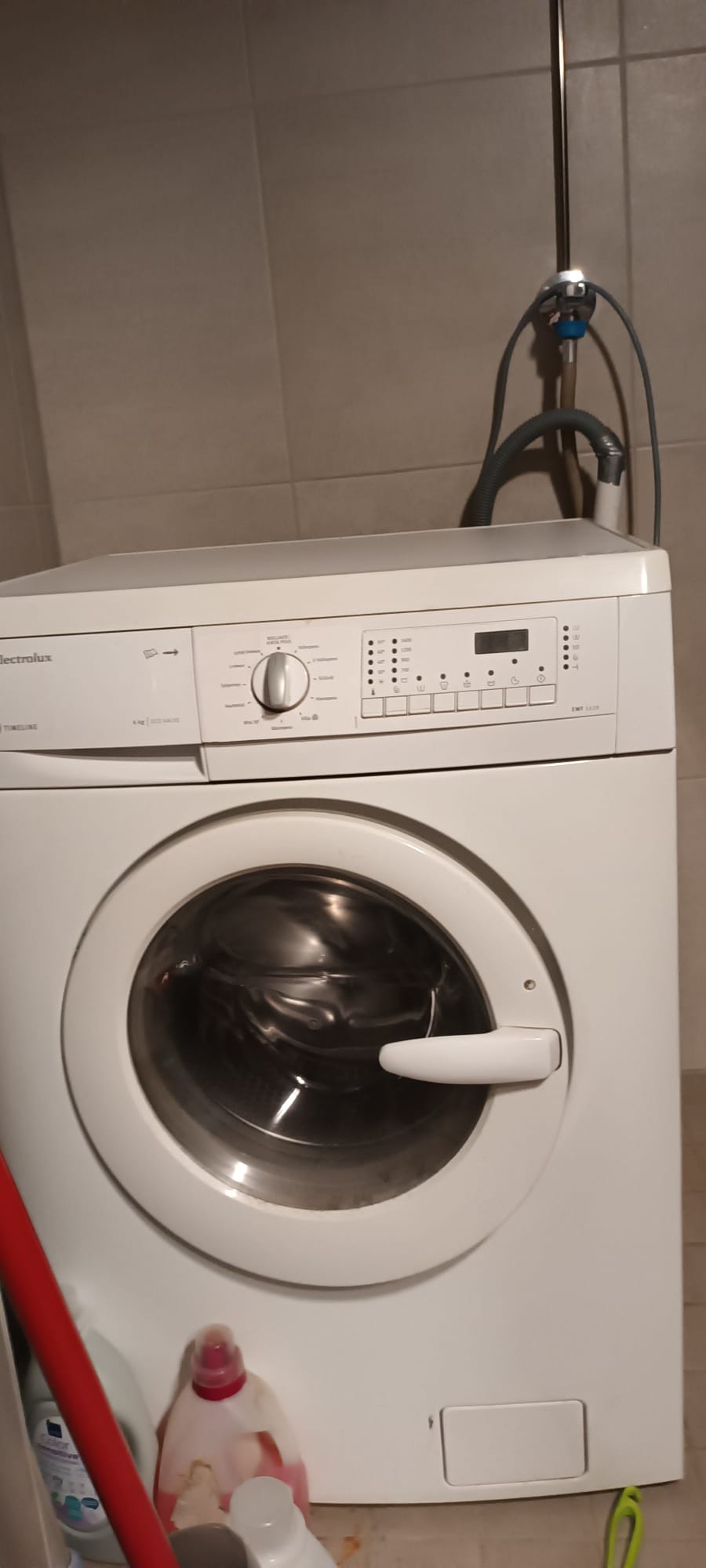 Electrolux edestä täytettävä pesukone valkoinen