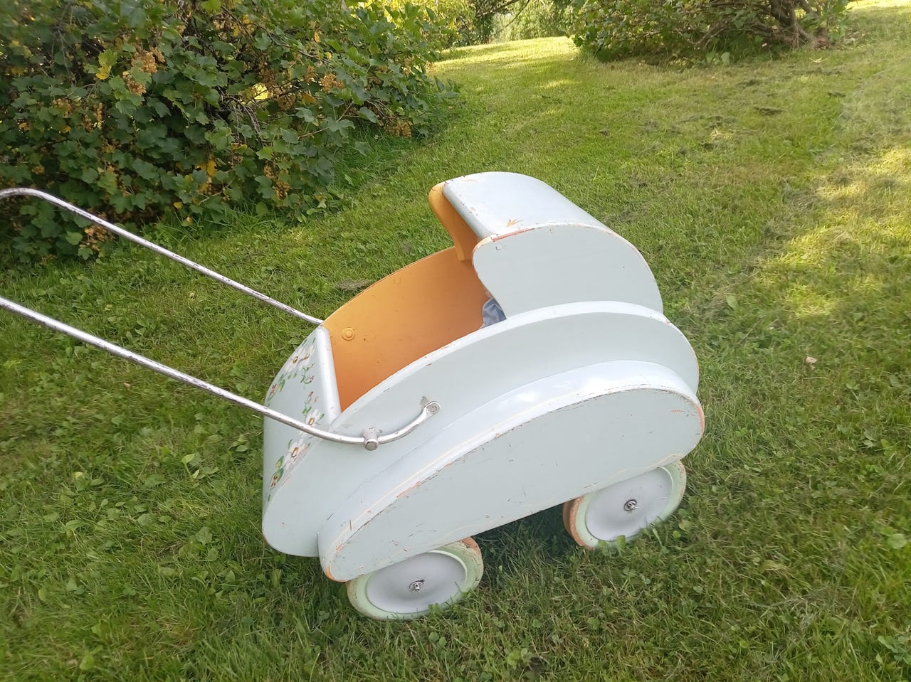 Vanhat nukenvaunut