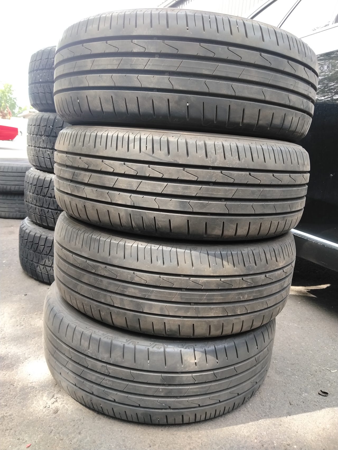 195/60/15 hankook kesärenkaat 4 kpl, pinta 2x5,5mm ja 2x4,5mm. Do