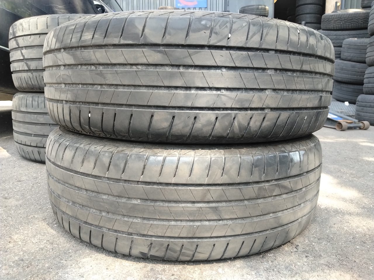 195/65/15 Bridgestone kesärenkaat 2 kpl, pinta 4,5mm. Dot 0421