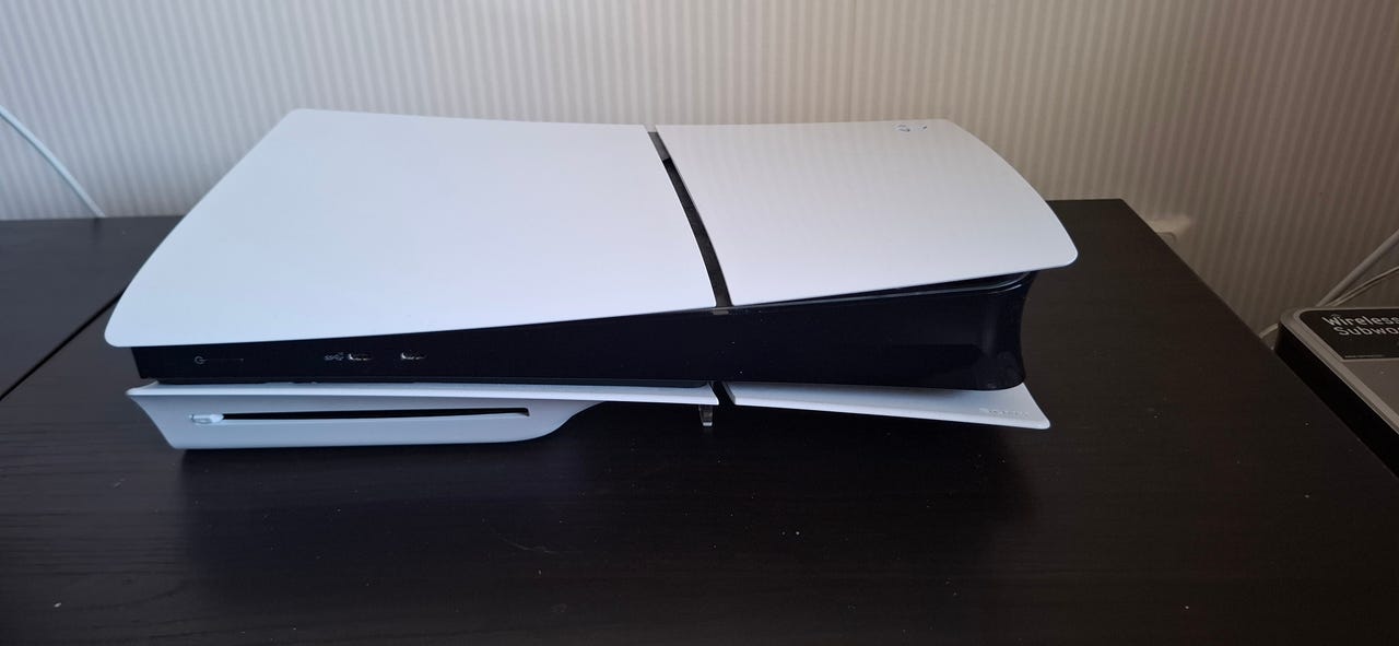 PlayStation 5 Slim 1 TB levyasemallinen + 2 DualSense-ohjainta