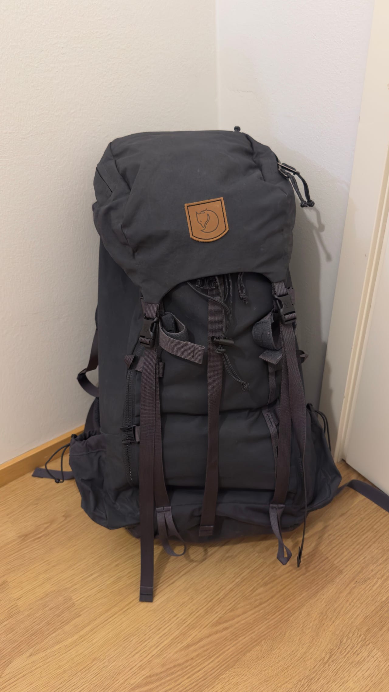 Fjällräven Kajka 35 S/M vaellusreppu musta