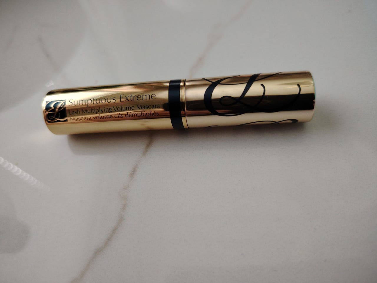 Myynti Estee Lauder Sumptuous Extreme ripsiväri musta