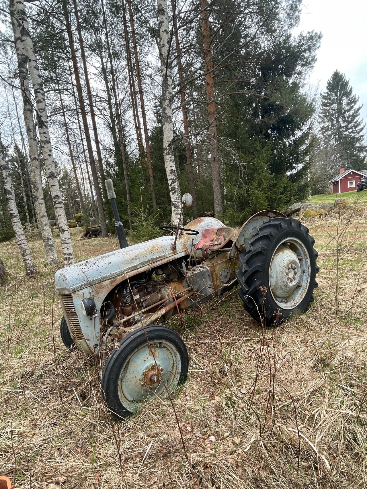 Vanha traktori ja työkoneet