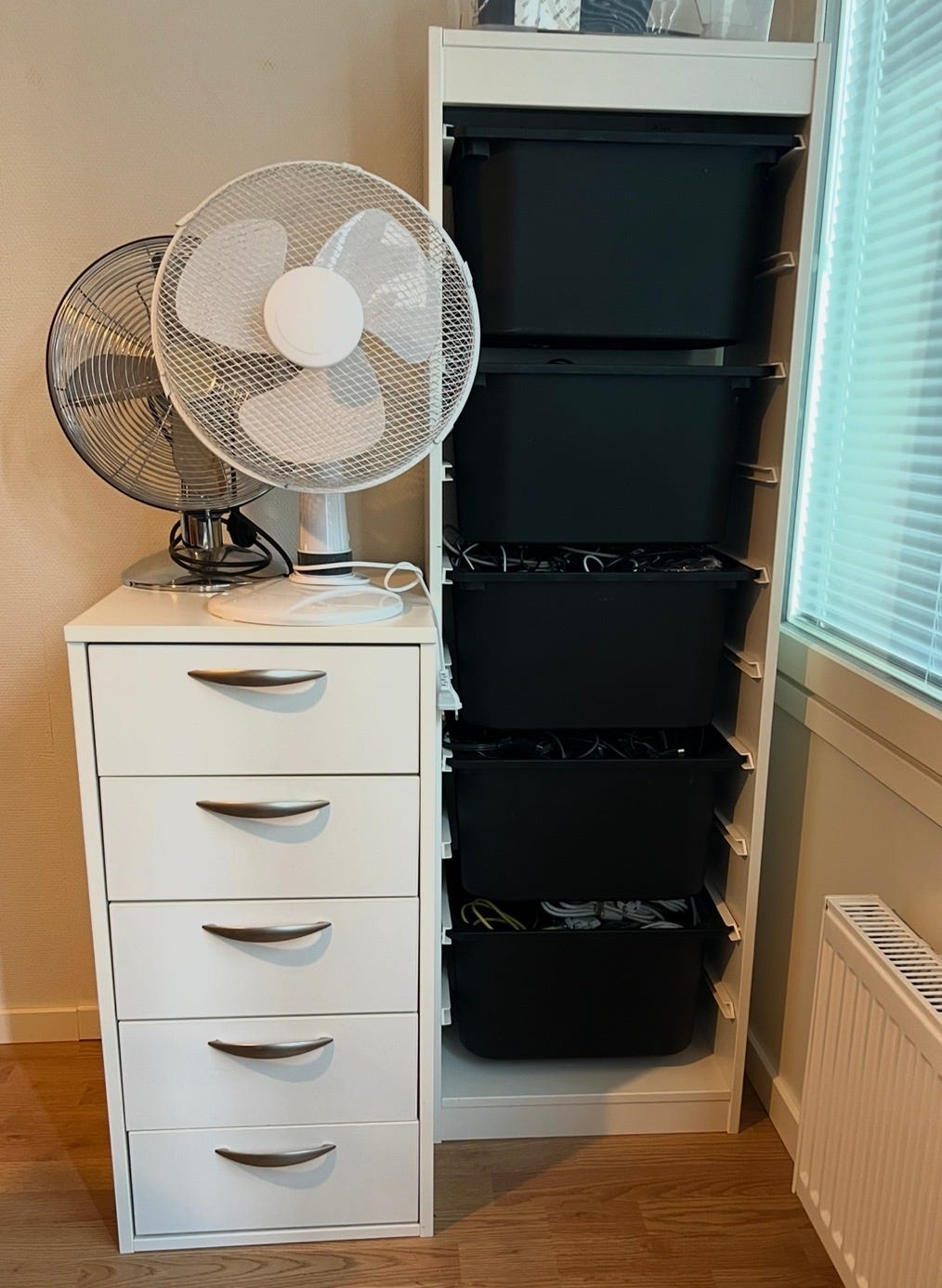 IKEA Trofast -hylly laatikoilla ja Laatikosto Alex