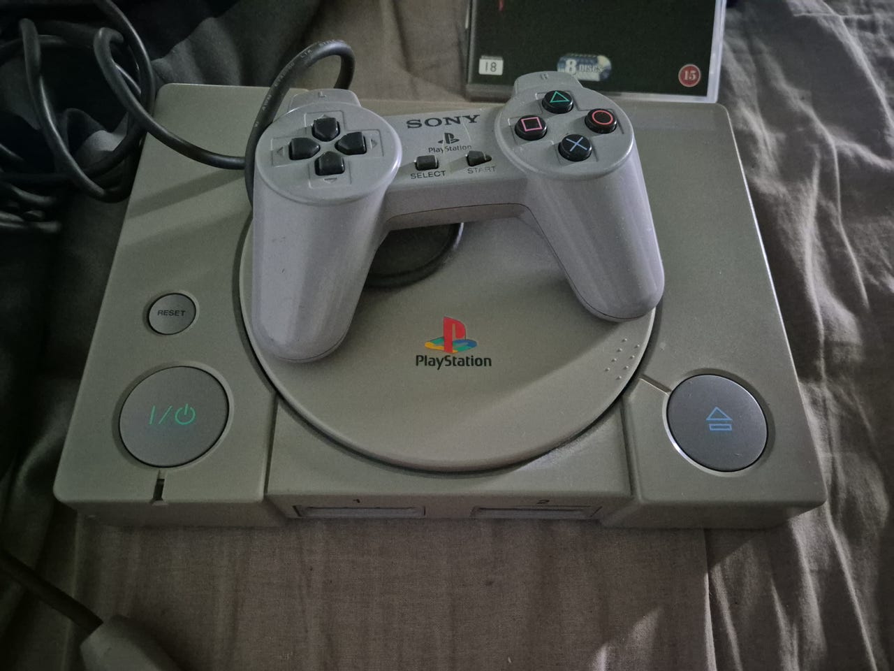 Sony PlayStation 1 pelikonsoli harmaa+ohjain