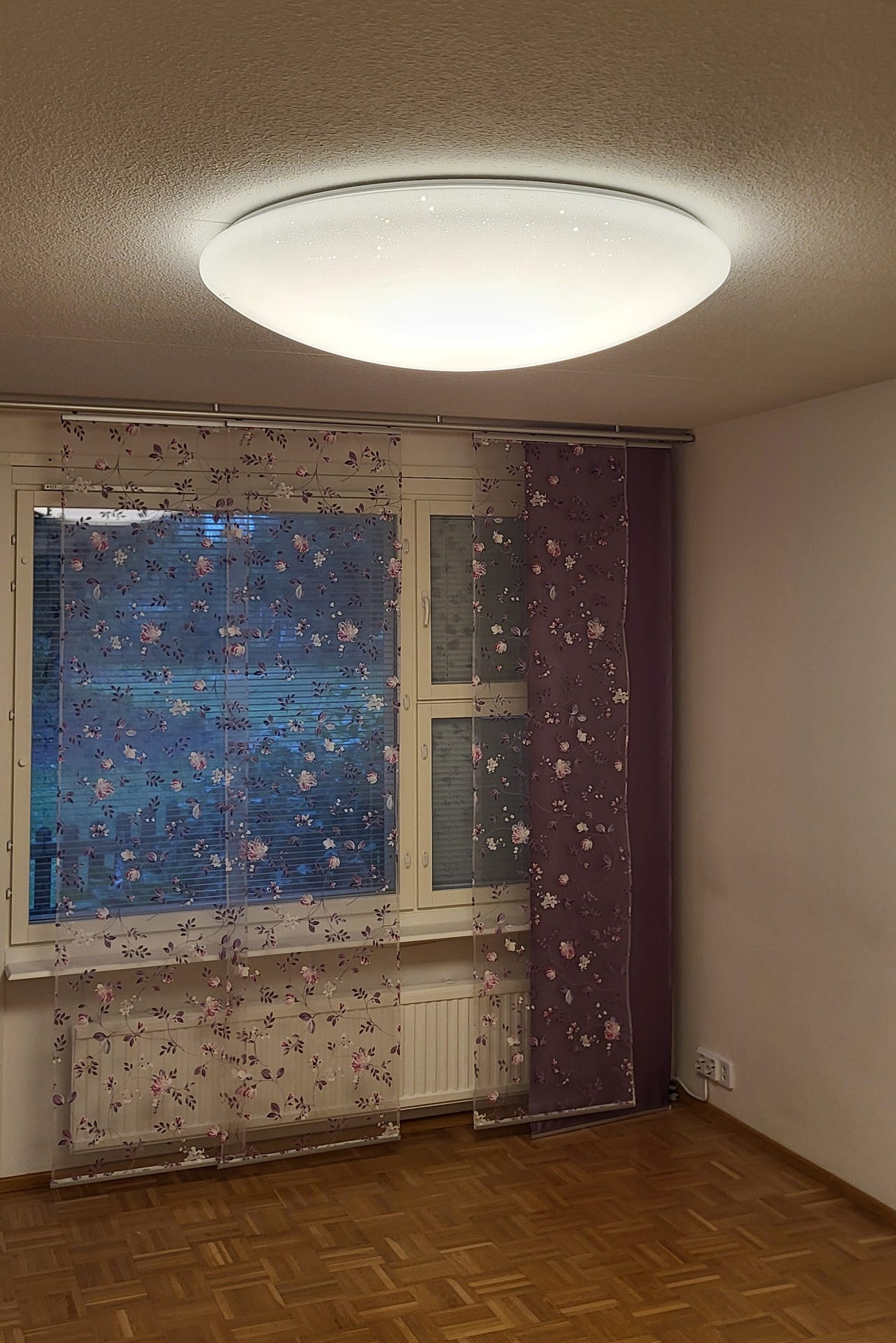suuri LED-kattovalaisin kaukosäätimellä