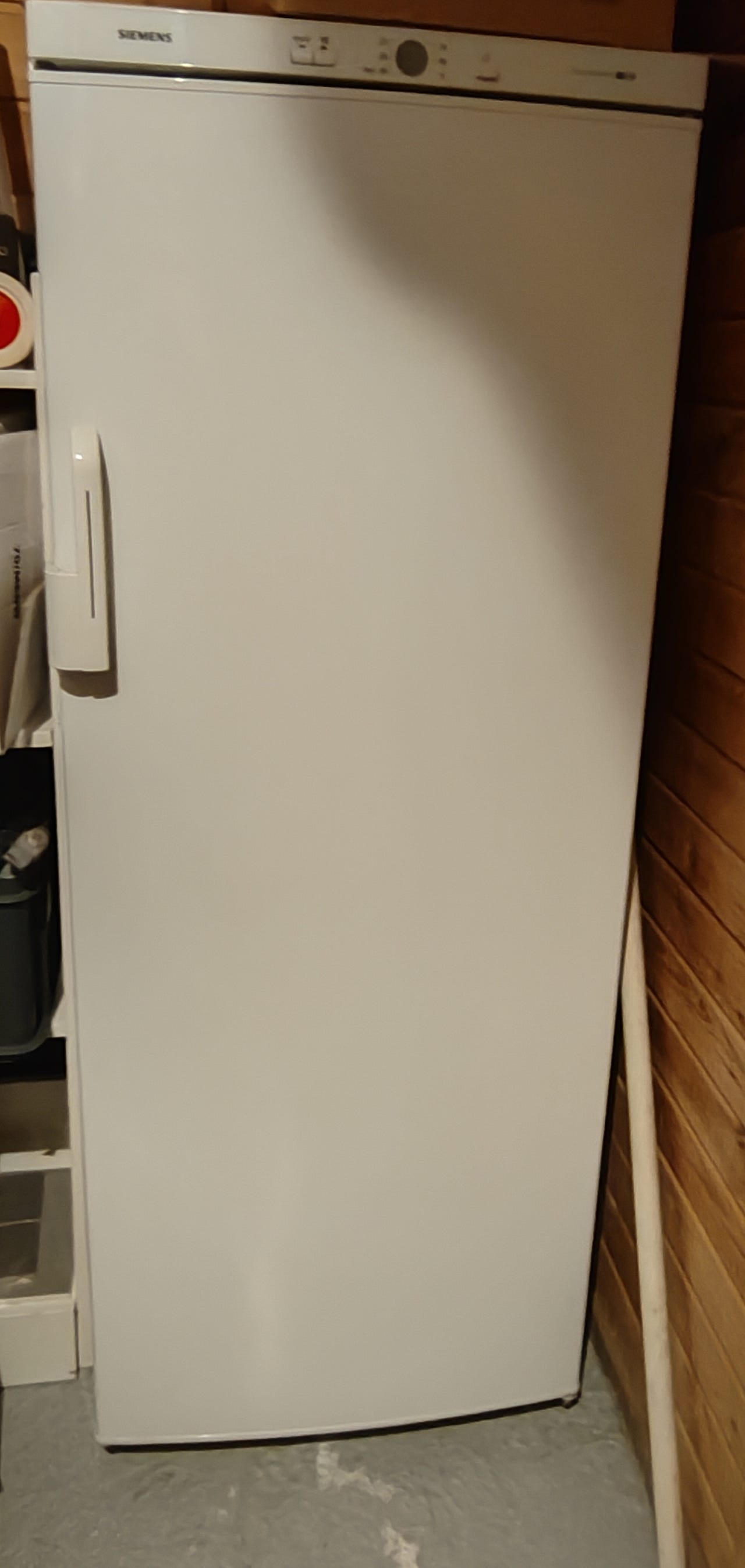 Bosch kaappipakastin valkoinen
