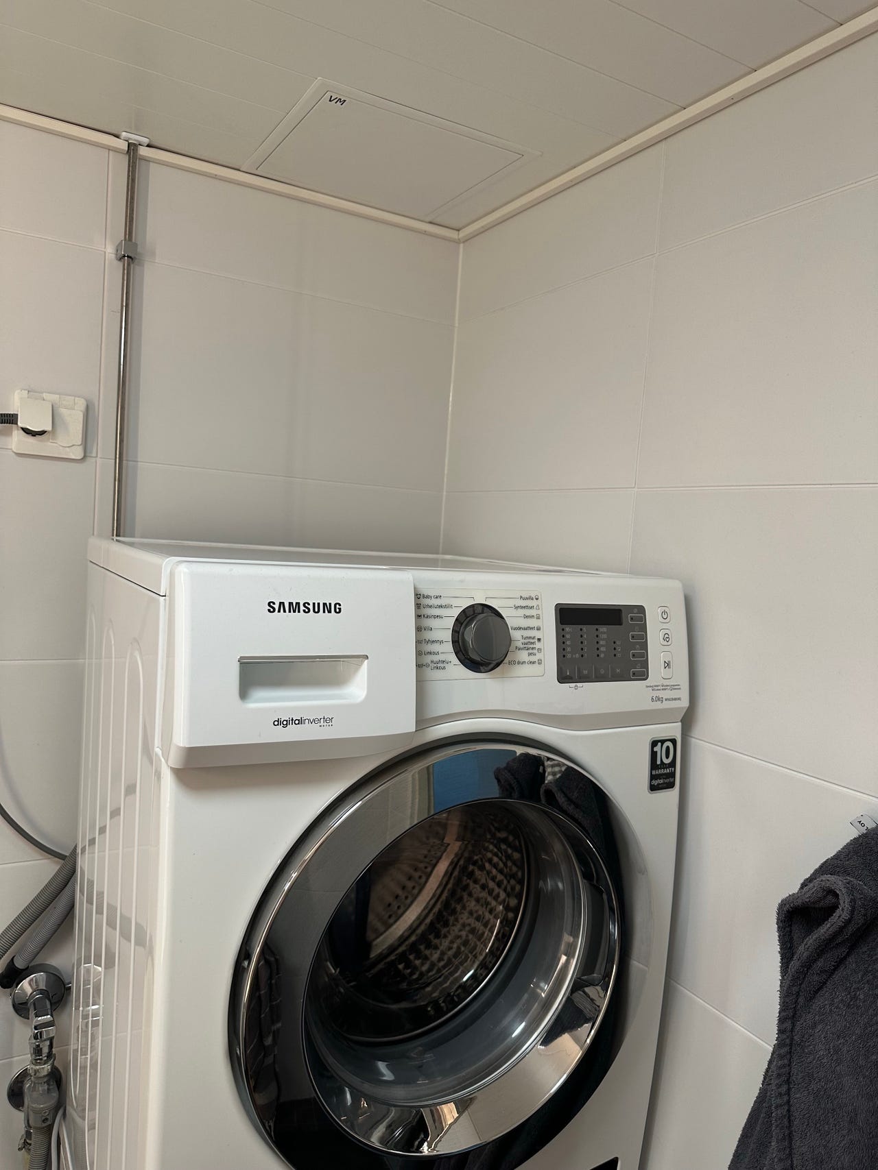 Samsung edestä täytettävä pesukone valkoinen