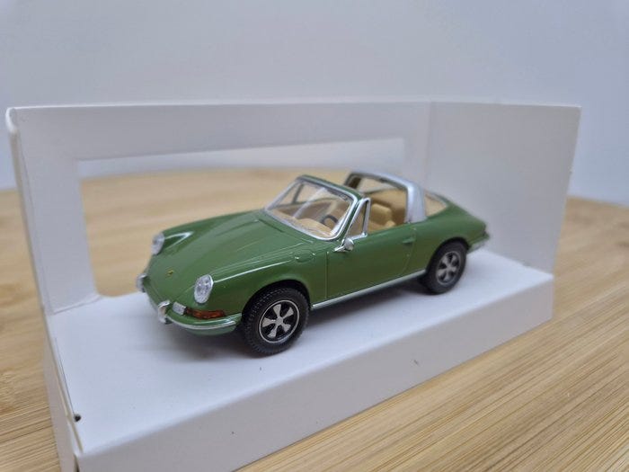 Norev 1:43 - Pienoismalliauto - Porsche 911 Targa 1969 - oliivinv