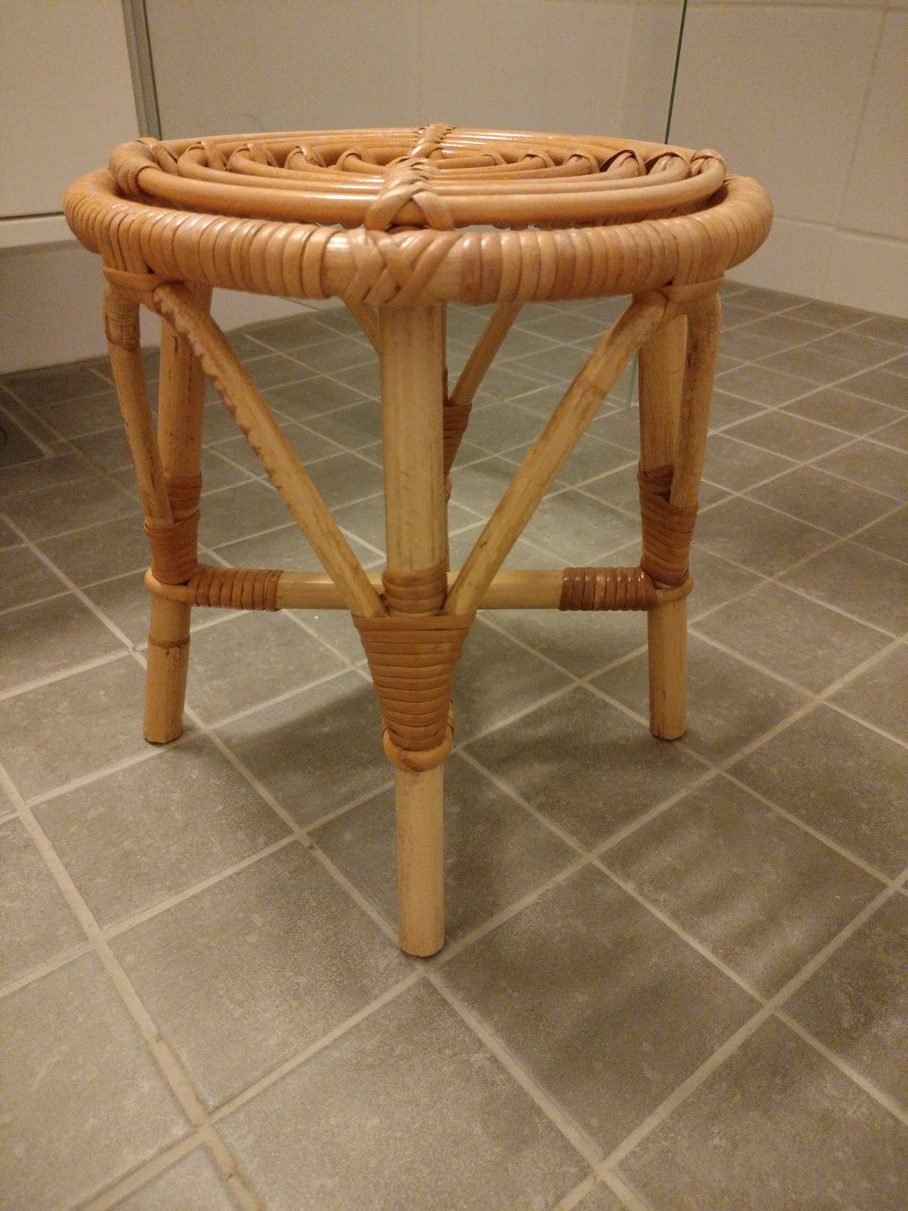 Pieni pöytä