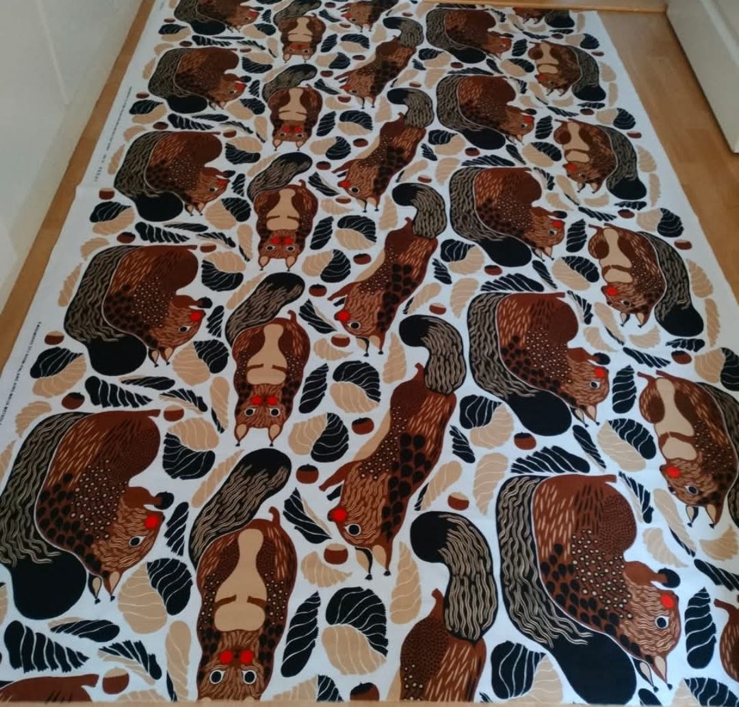 Marimekko Orava-kuosinen kangas ruskea-valkoinen