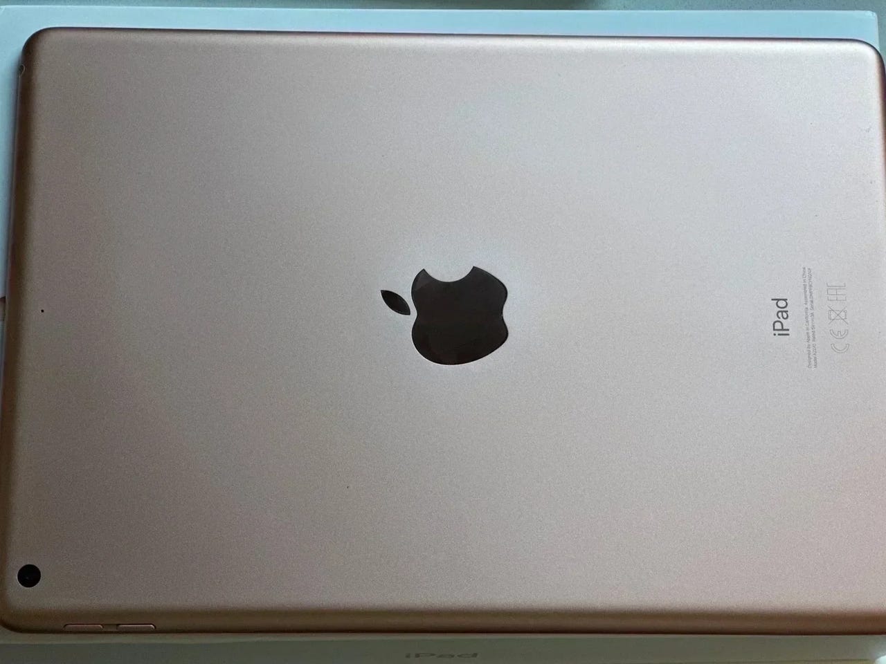 IPad 8 64GB Wifi - TAKUU 12kk gold