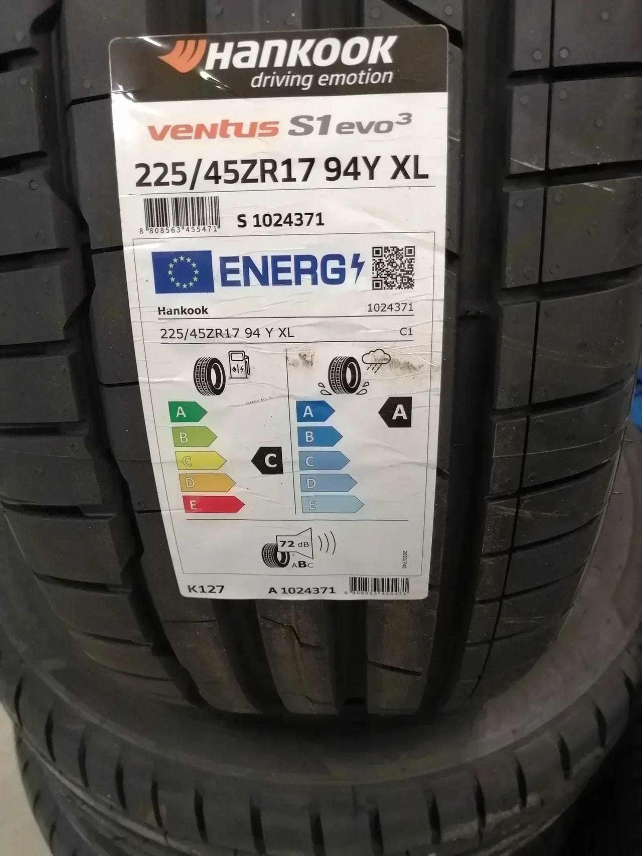 Uudet 225/45R17 Hankook kesärenkaat sis työt
