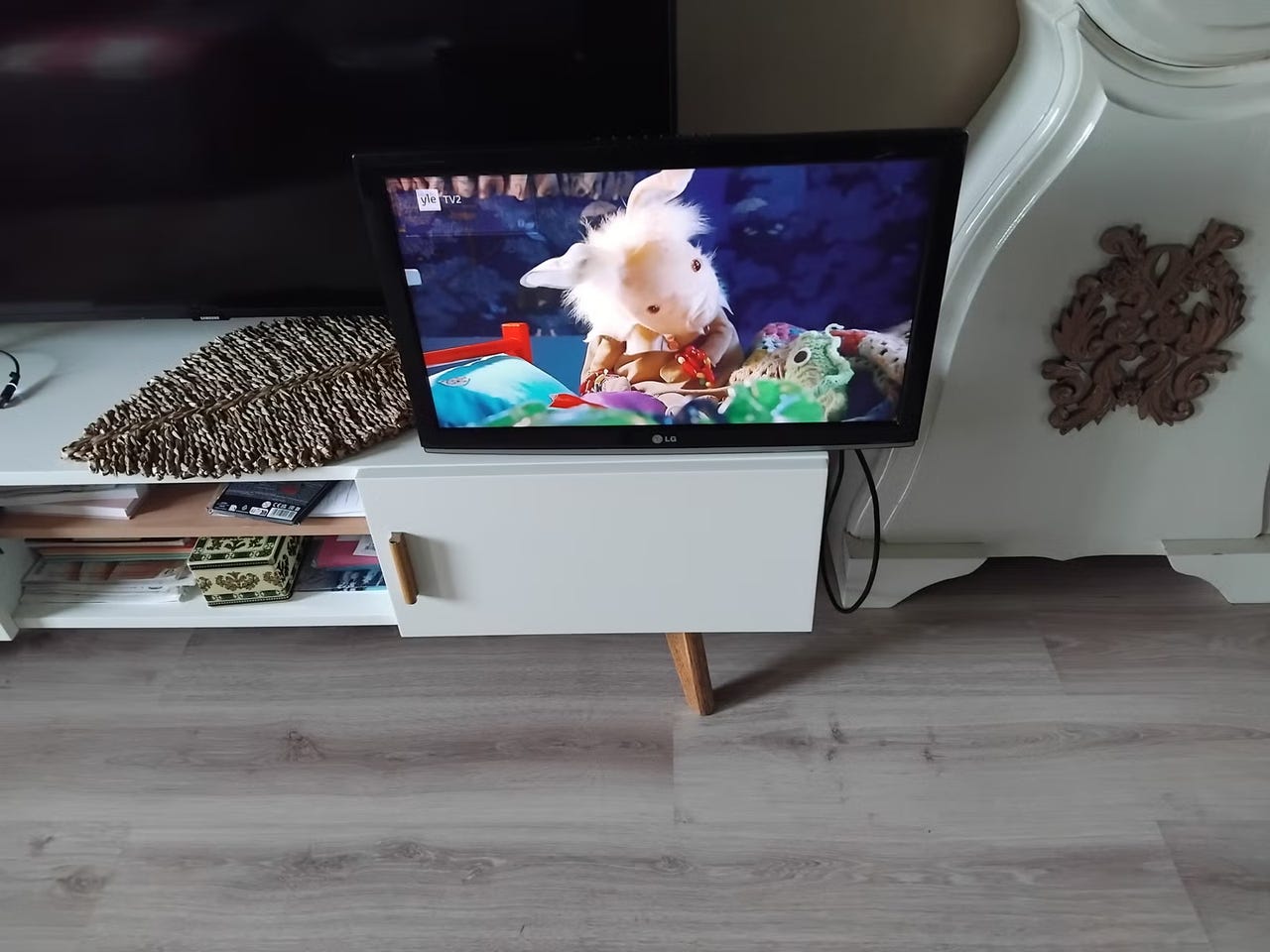 Näppärä 22 LG TV+ Seinäteline