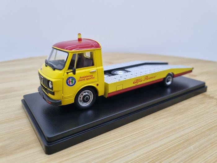 Mitica 1:43 - Pienoismalliauto - Alfa Romeo A12 (F12) Series 2 -